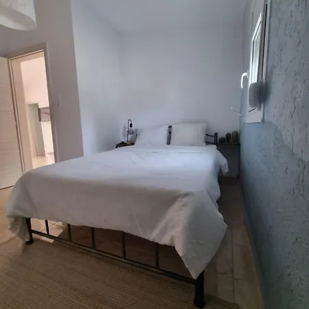 Roni's Place Nea Kallikrateia