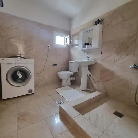 Roni's Place بيت ضيافة