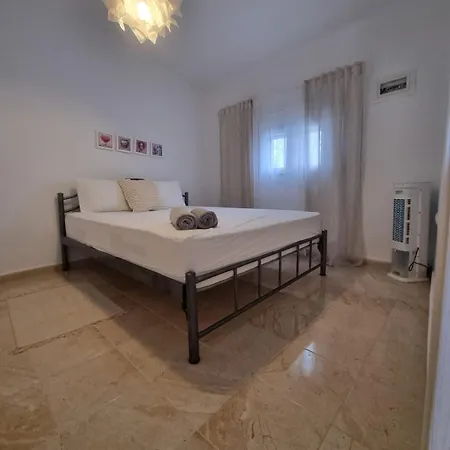 بيت ضيافة Roni's Place Nea Kallikrateia