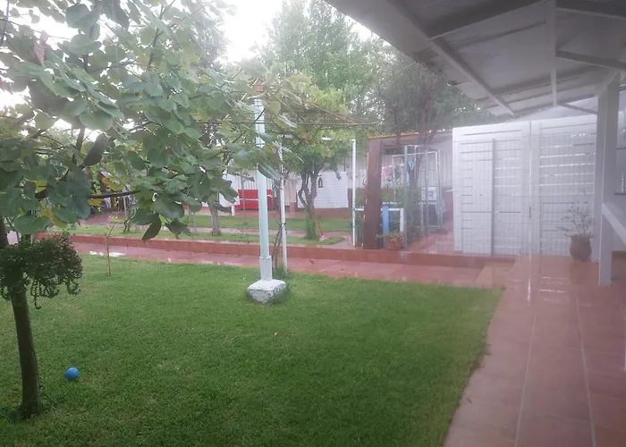 Roni's Place Nea Kallikrateia