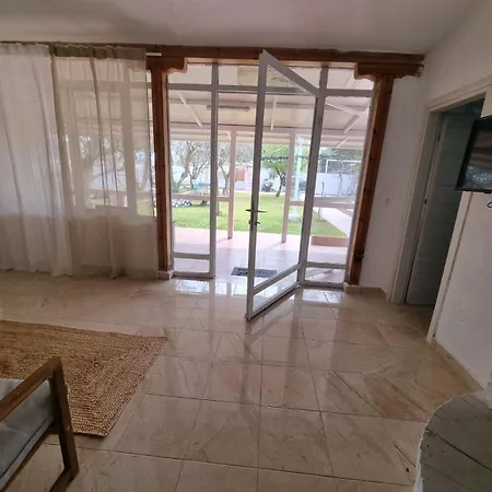 Roni's Place Affittacamere Nea Kallikrateia