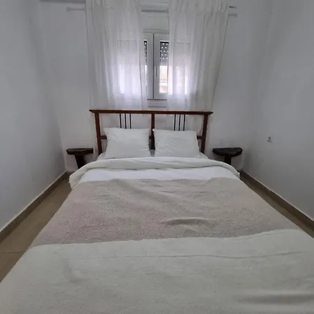 Roni's Place Nea Kallikrateia