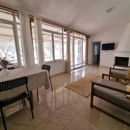 Roni's Place * Nea Kallikrateia