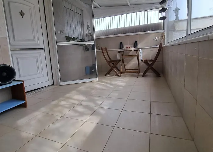 Roni's Place Nea Kallikrateia