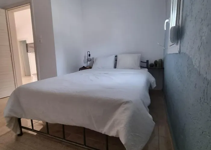 Roni's Place Nea Kallikrateia