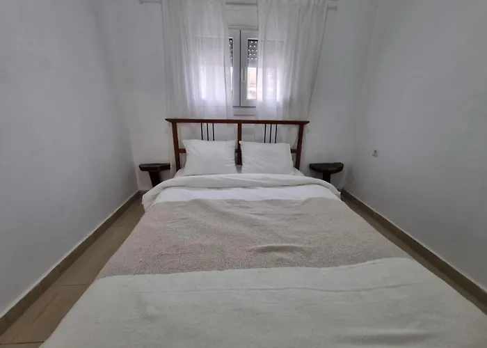 Roni's Place Nea Kallikrateia